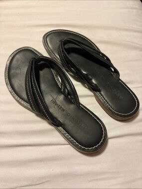 ANTONIO MELANI Black Leather Thong Sandals with Contrast Stitching    Size 9